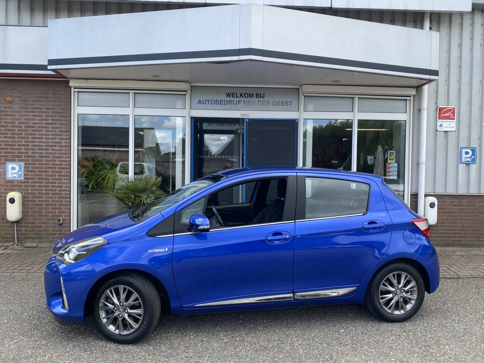 Toyota Yaris (2017) — foto 1