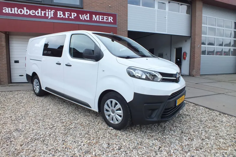 Toyota ProAce Worker (2023)