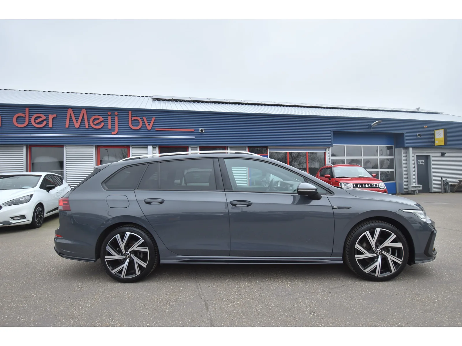 Volkswagen Golf (2022) — foto 1