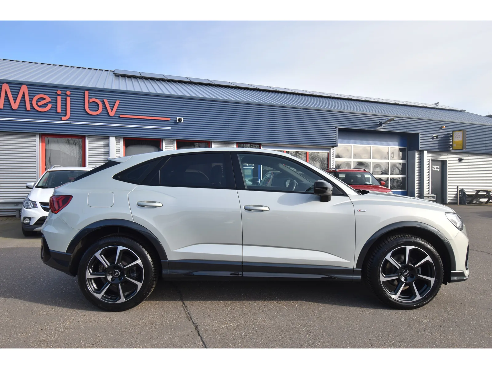 Audi Q3 (2021) — foto 1