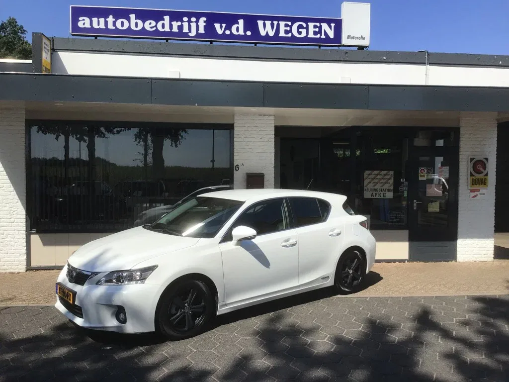 Lexus CT (2011) — foto 1