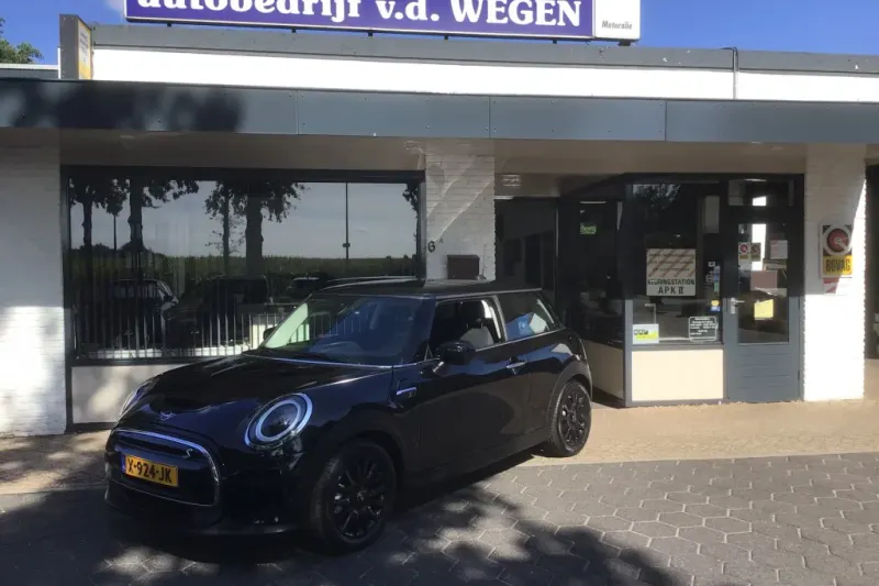 MINI Cooper (2023)
