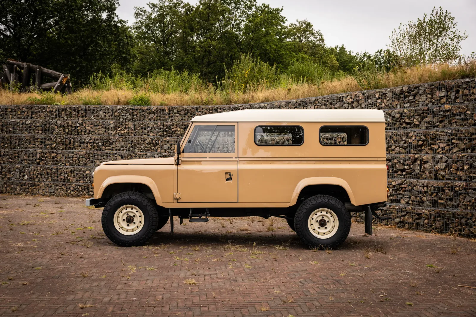 Land Rover Defender (1983) — foto 1
