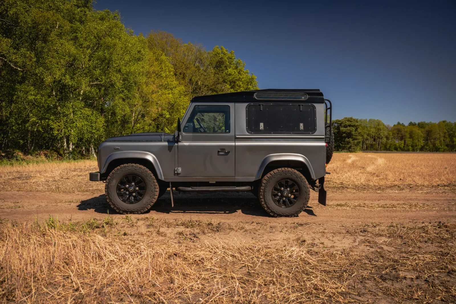 Land Rover Defender (2014) — foto 1