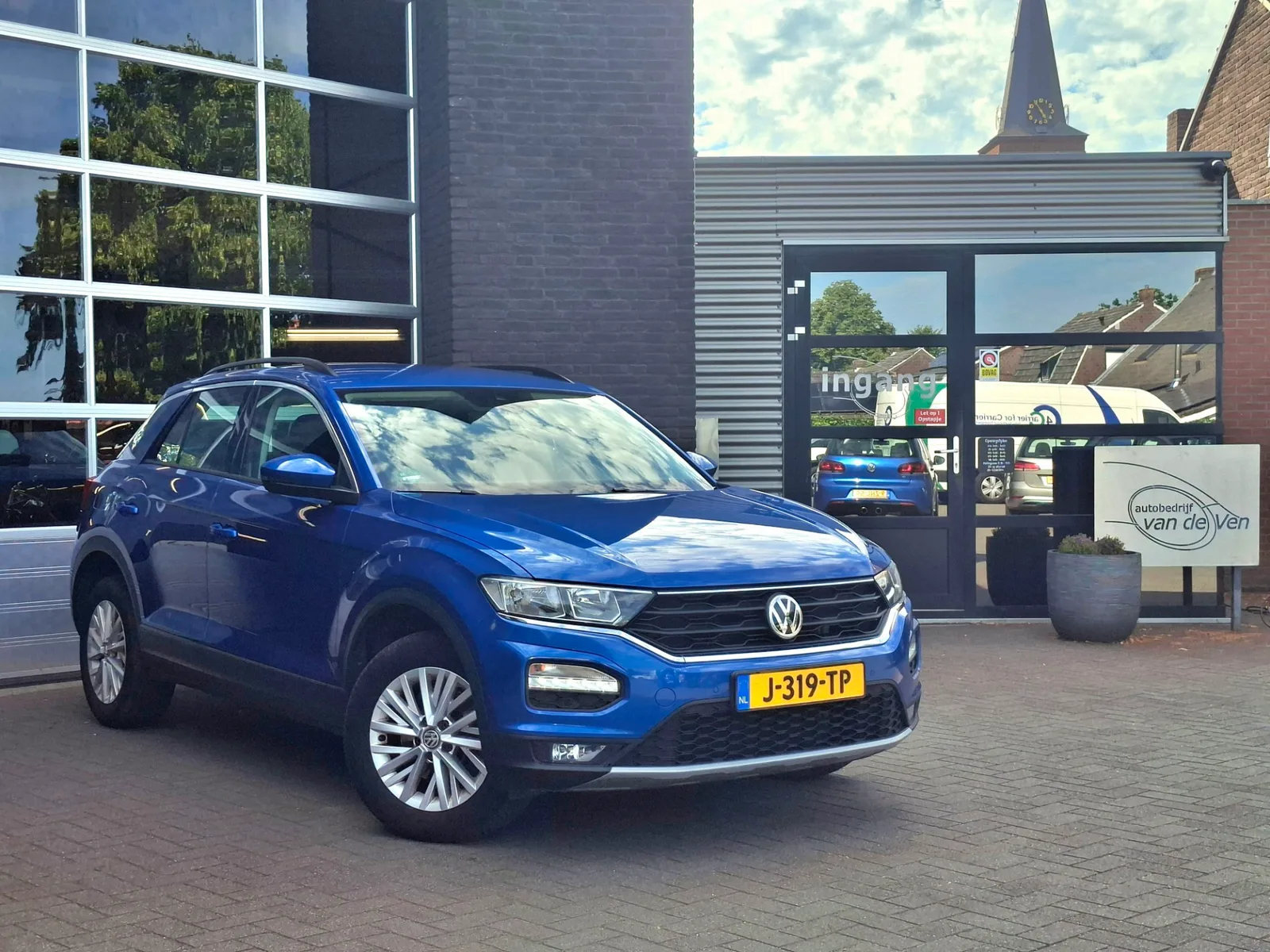 Volkswagen T-Roc (2018) — foto 1