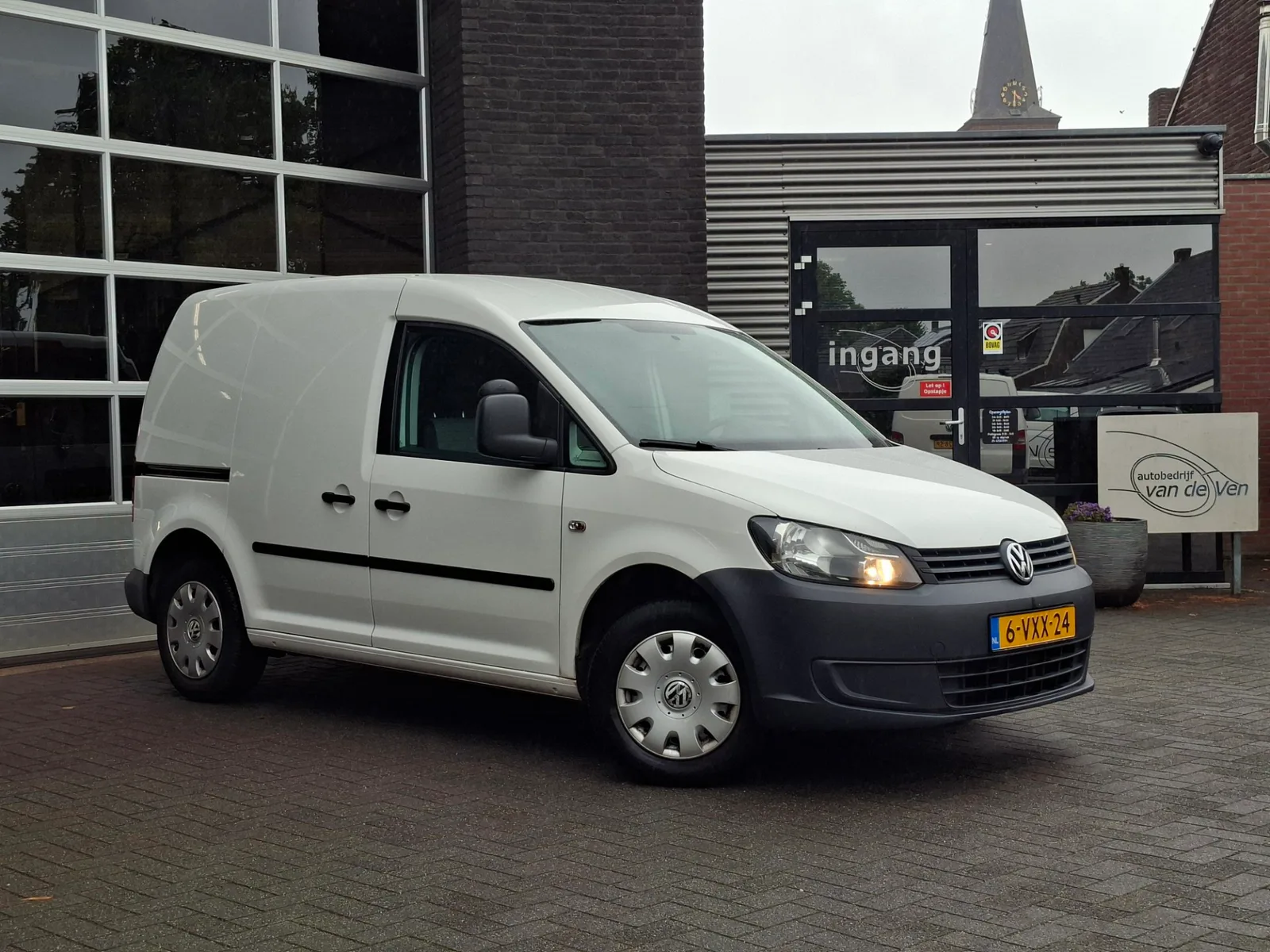 Volkswagen Caddy (2012) — foto 1