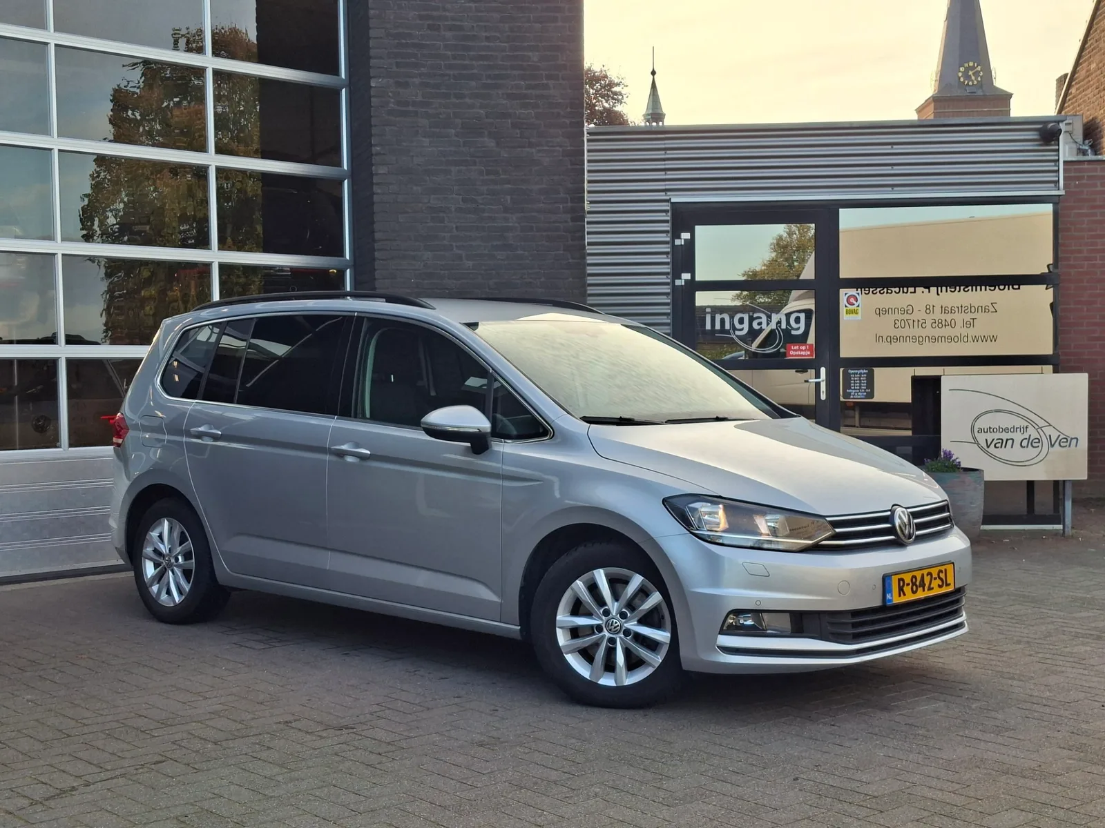 Volkswagen Touran (2017) — foto 1