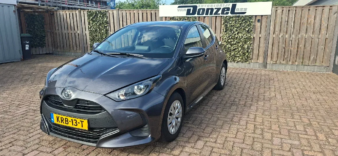 Toyota Yaris (2020) — foto 1