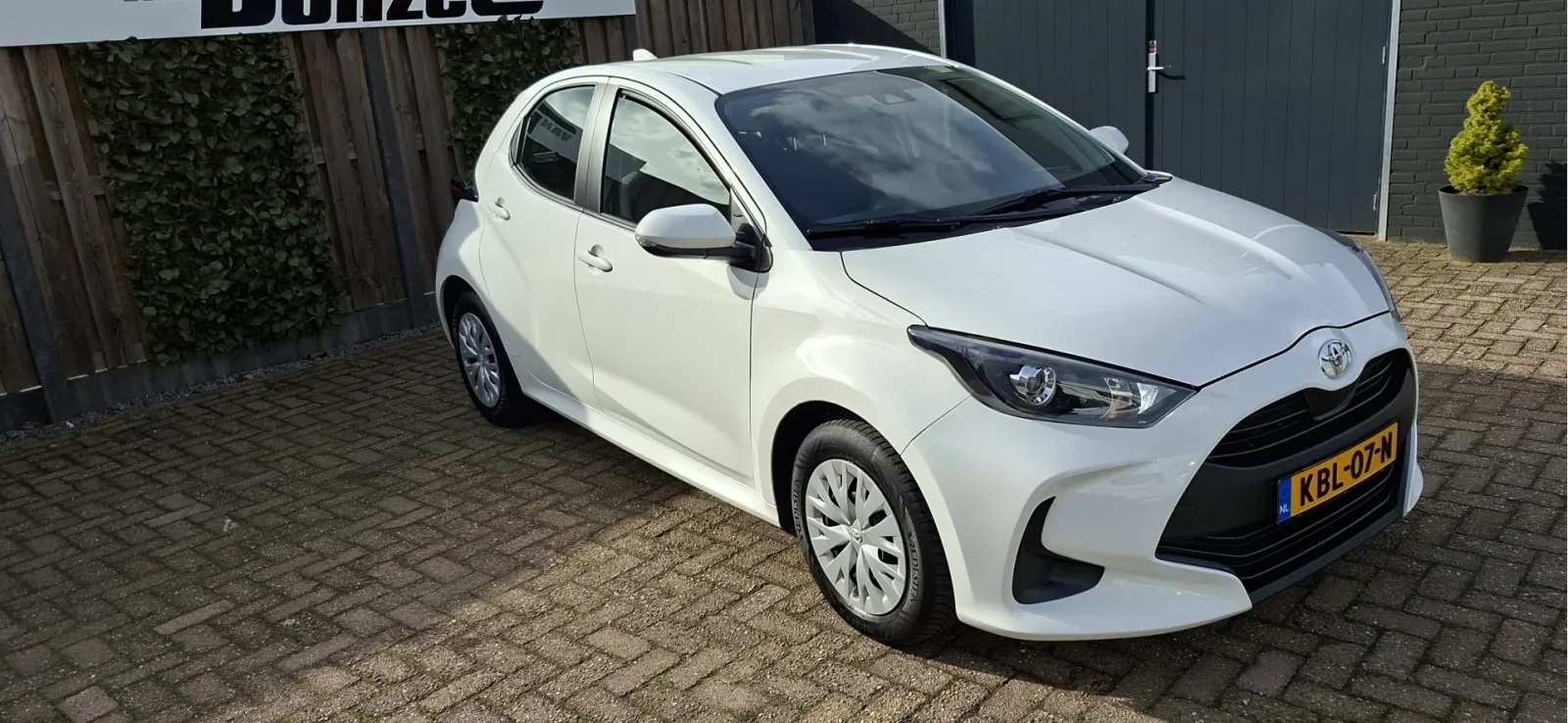 Toyota Yaris (2020) — foto 1