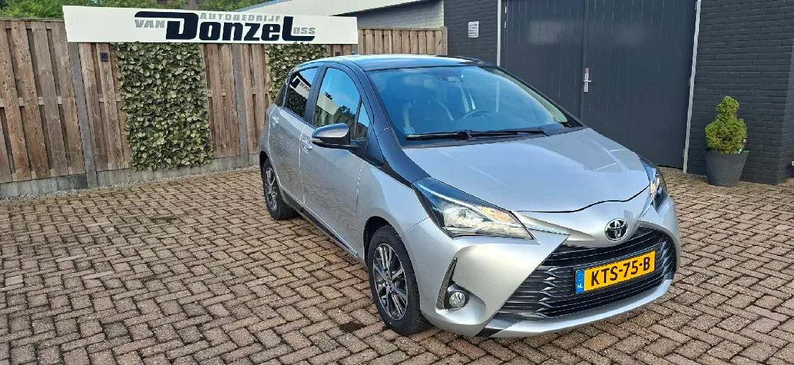 Toyota Yaris (2020) — foto 1