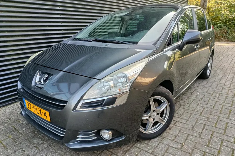 Peugeot 5008 (2011)