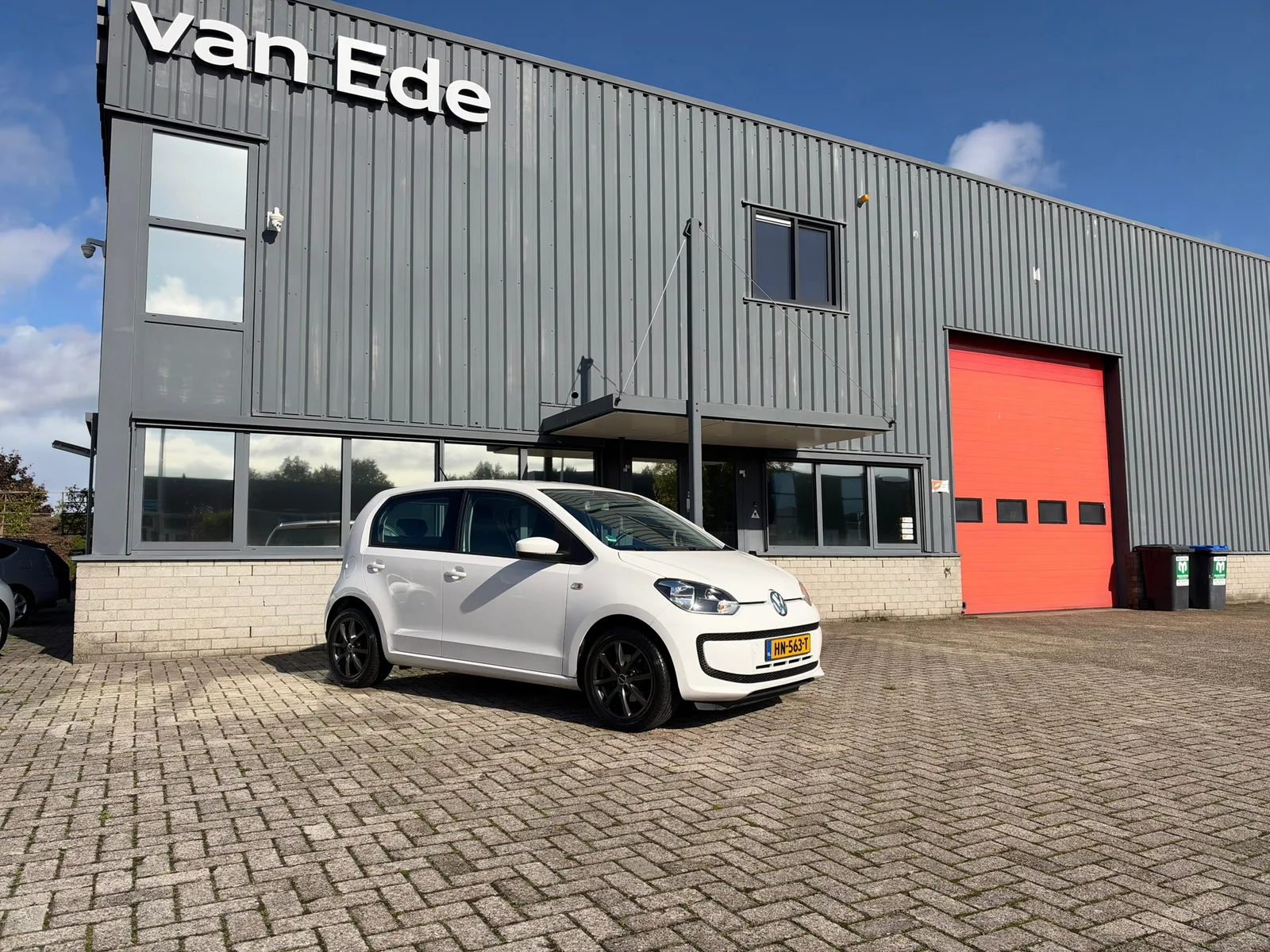 Volkswagen Up! (2015) — foto 1