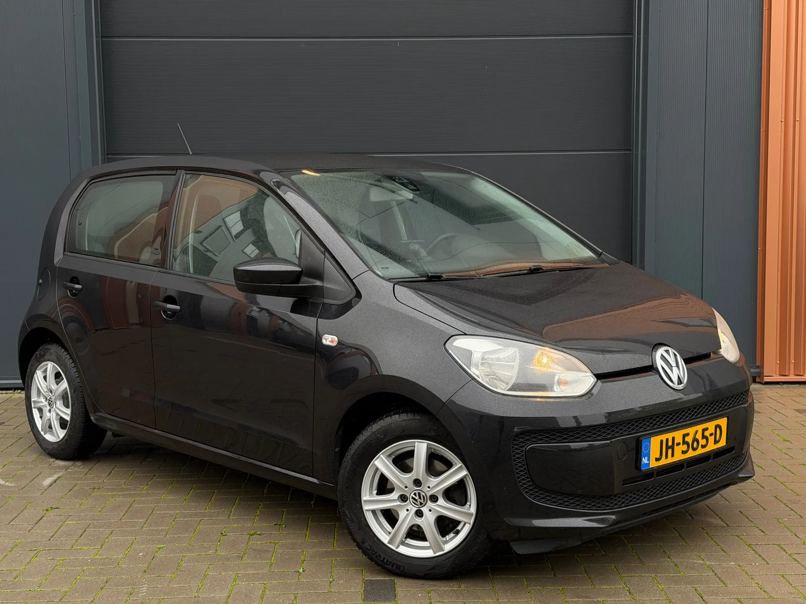Volkswagen Up! (2016) — foto 1