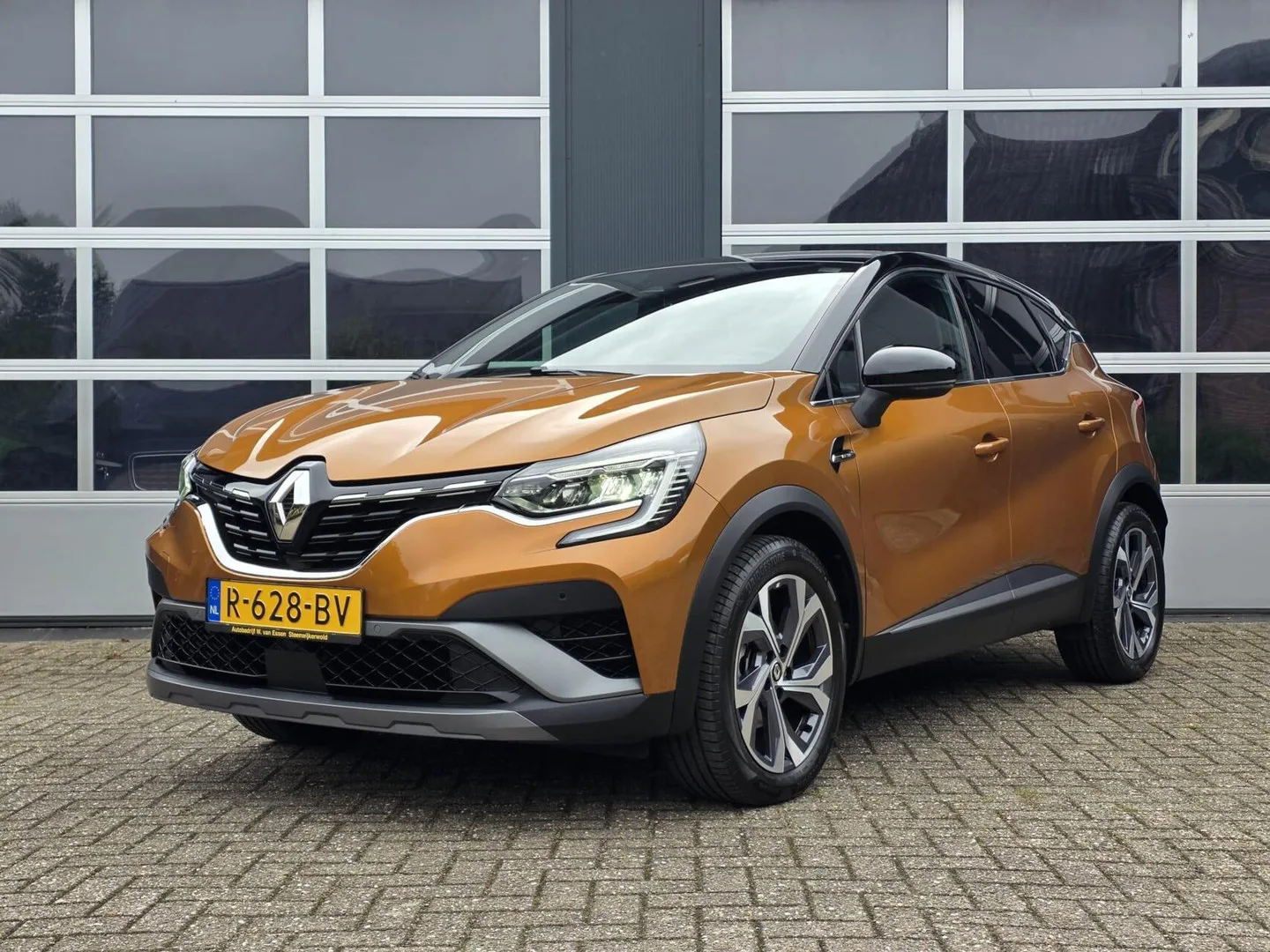 Renault Captur (2022) — foto 1