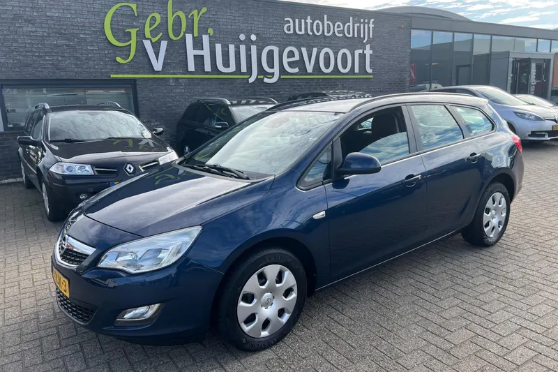 Opel Astra Sports Tourer (2011)