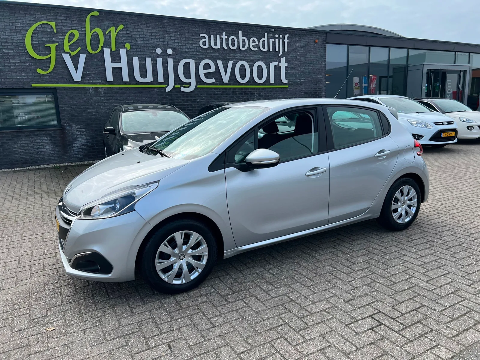 Peugeot 208 (2018) — foto 1
