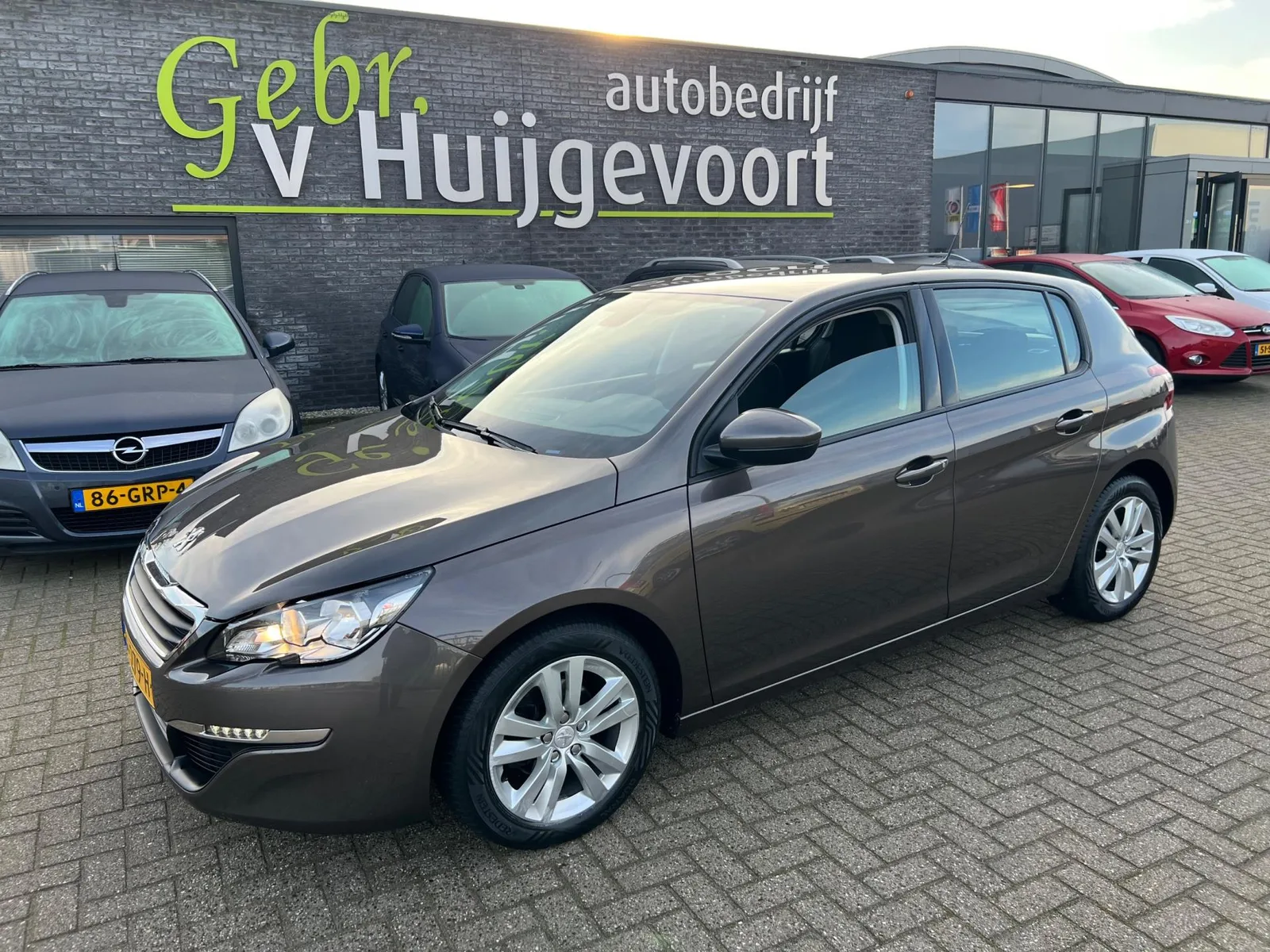 Peugeot 308 (2015) — foto 1