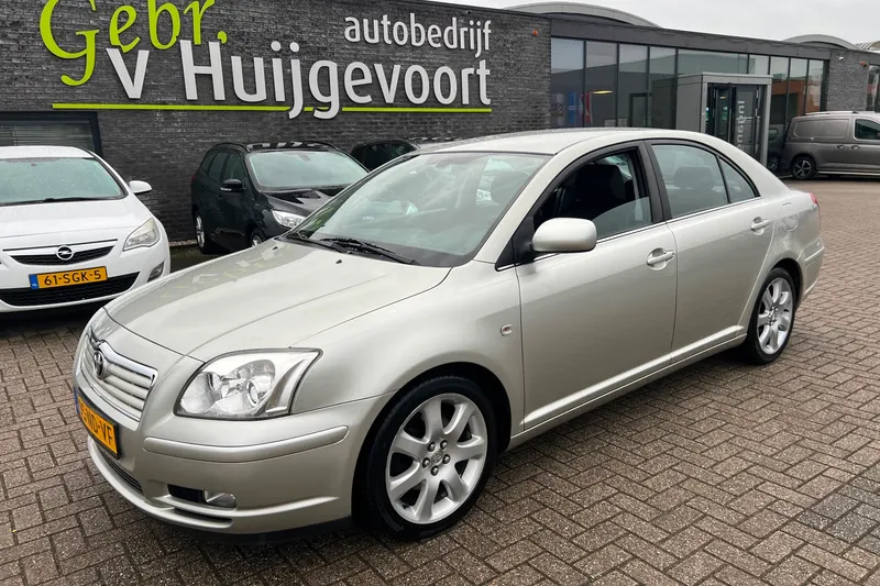 Toyota Avensis (2003)