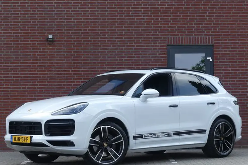 Porsche Cayenne (2023)