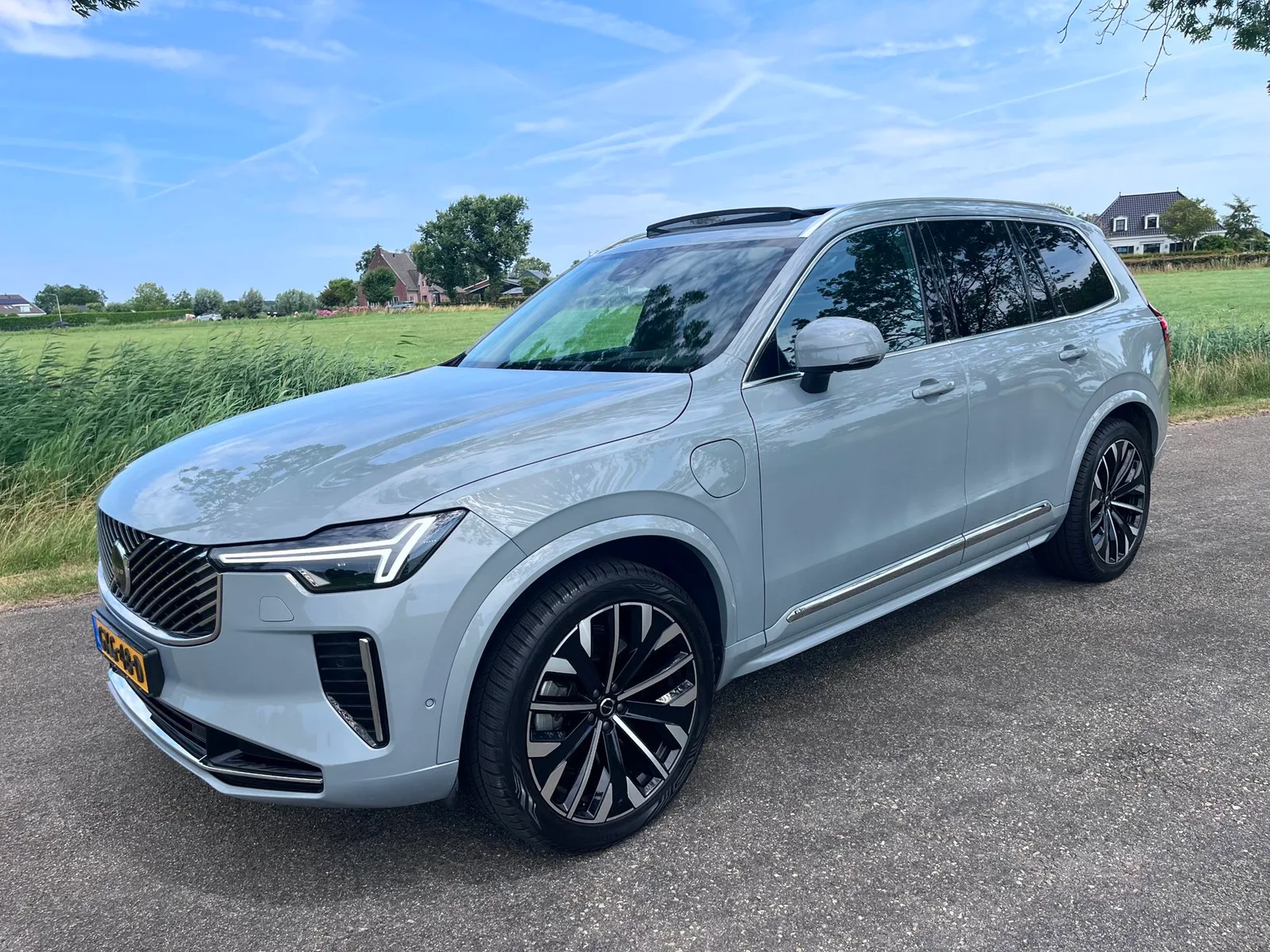 Volvo XC90 (2025) — foto 1
