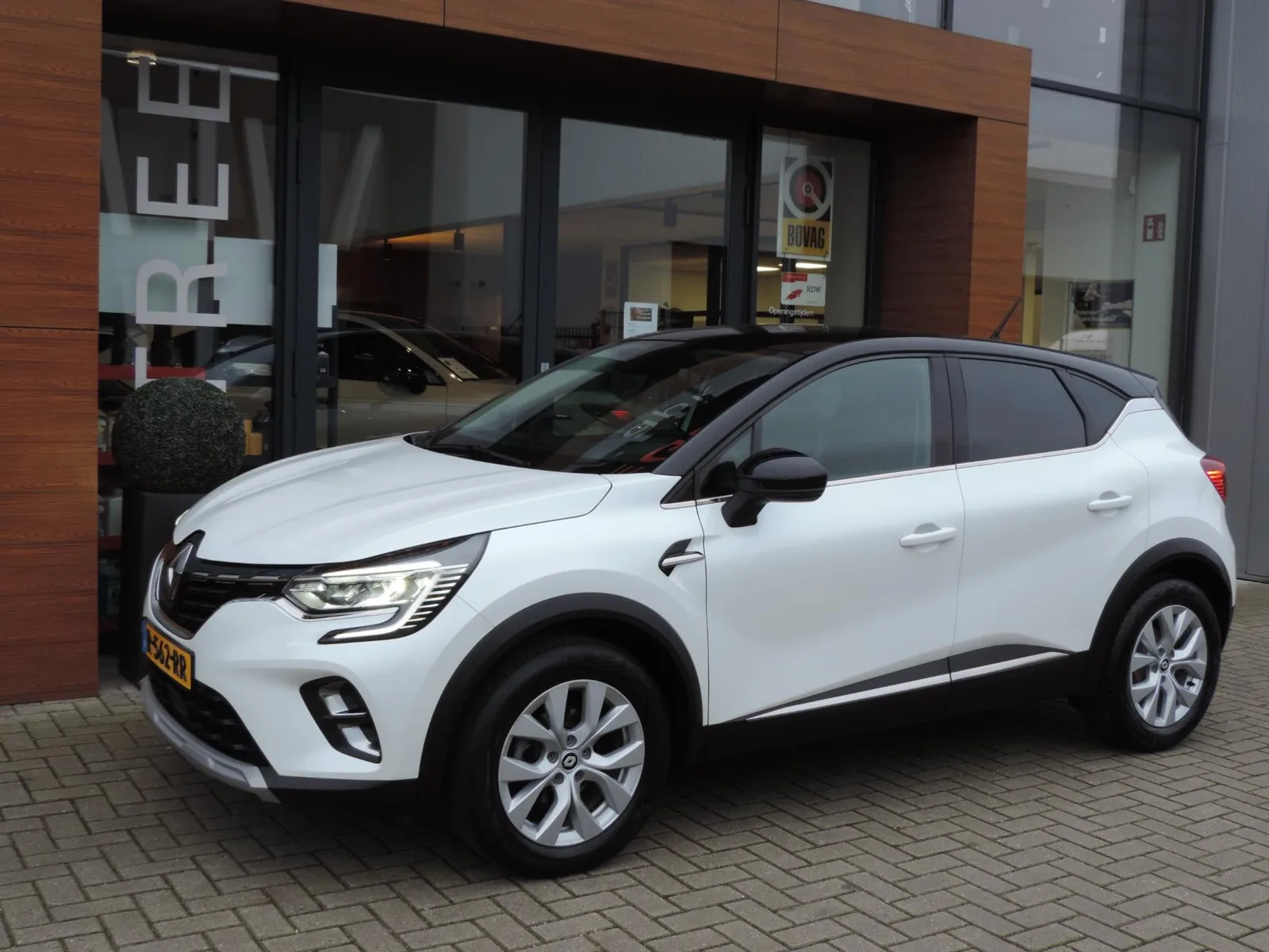 Renault Captur (2022) — foto 1