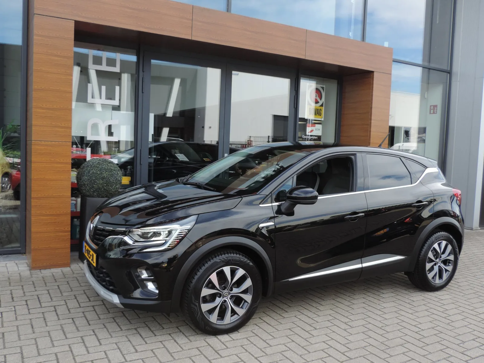 Renault Captur (2021) — foto 1