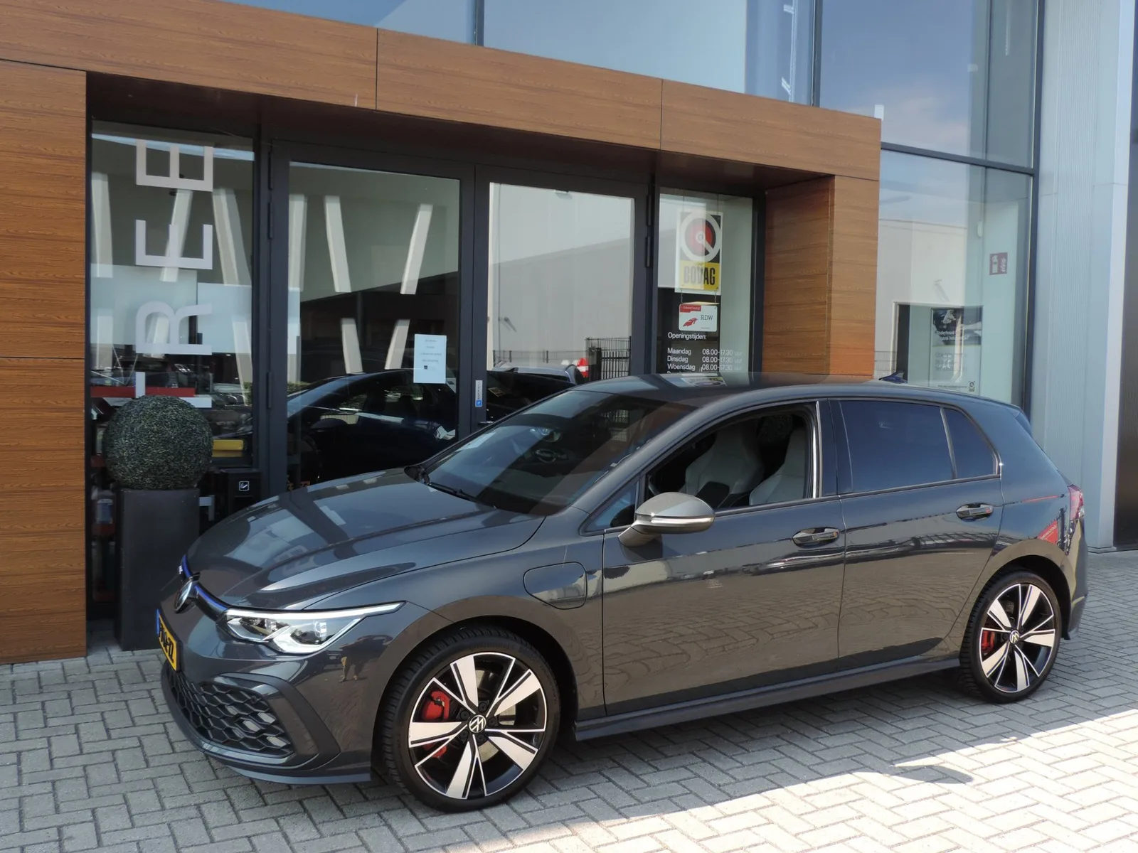 Volkswagen Golf (2020) — foto 1