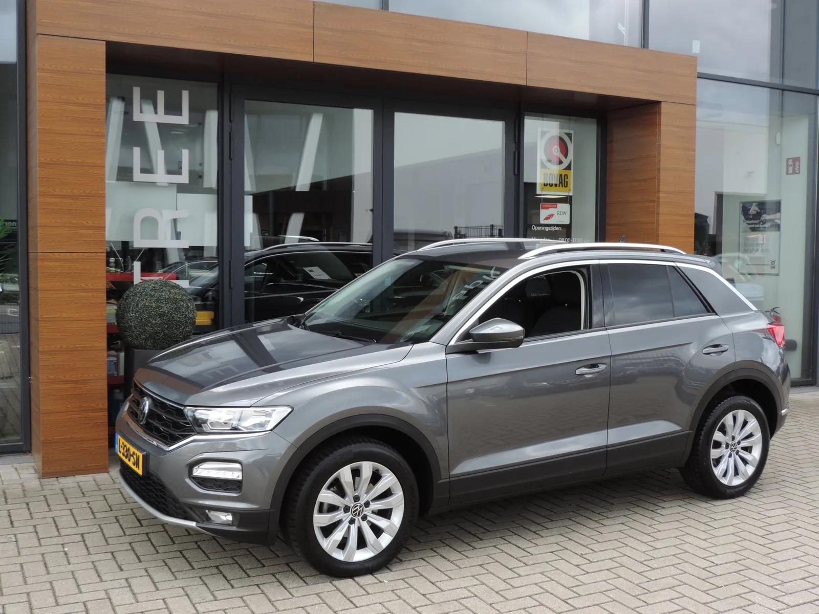 Volkswagen T-Roc (2021) — foto 1