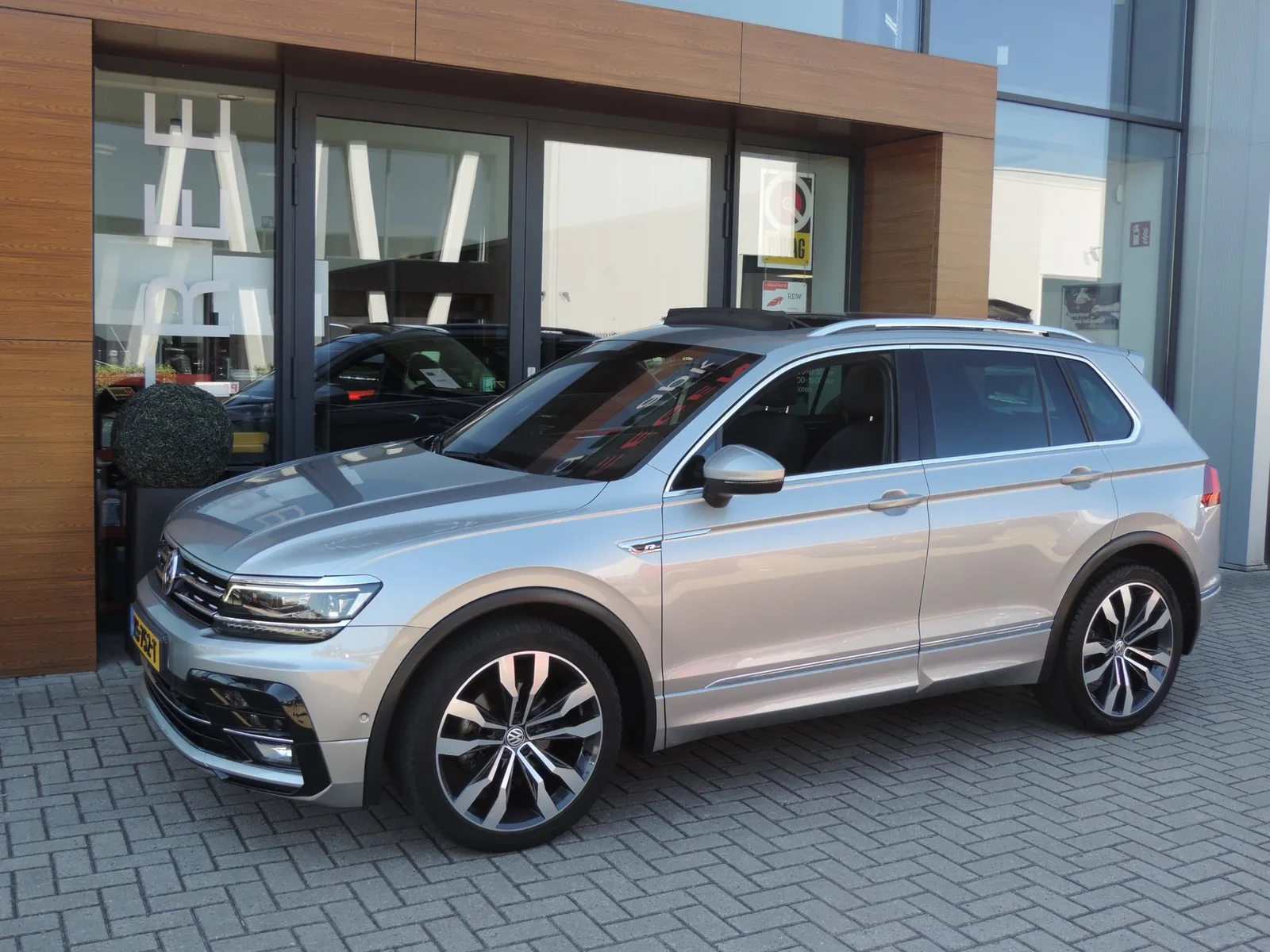 Volkswagen Tiguan (2019) — foto 1