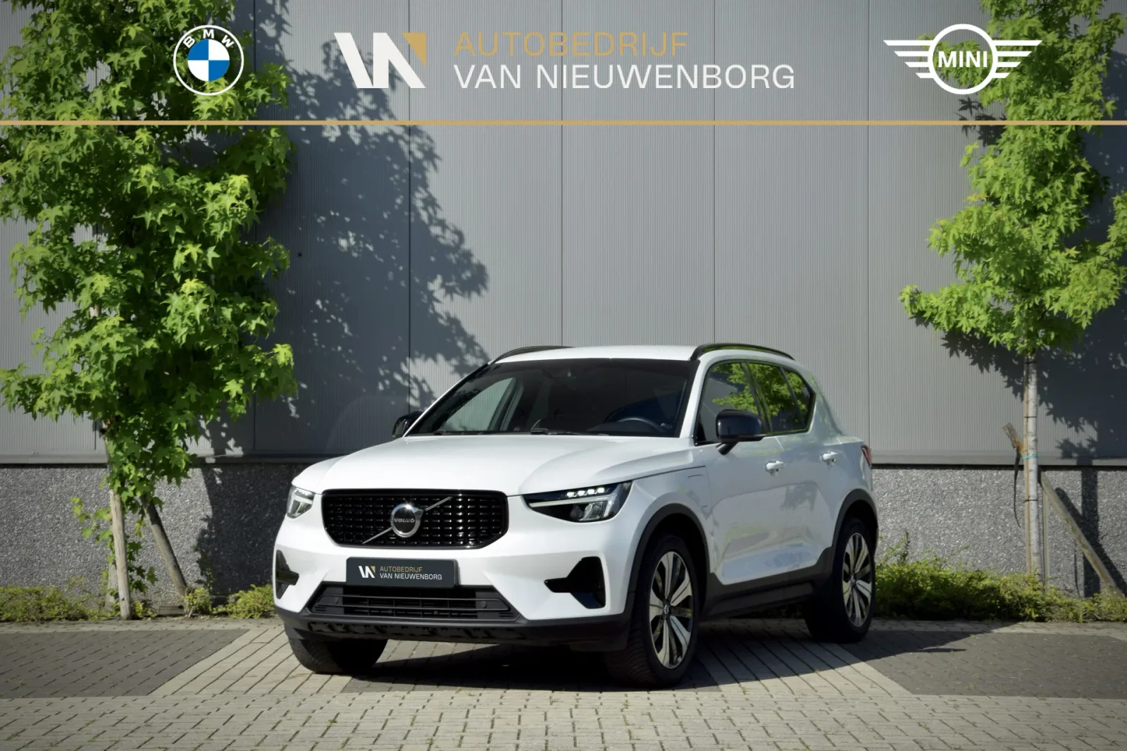 Volvo XC40 (2022) — foto 1