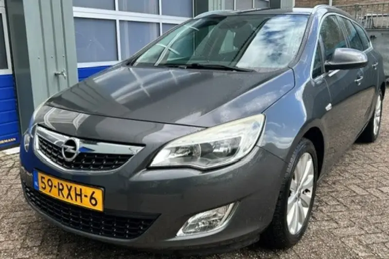 Opel Astra (2011)