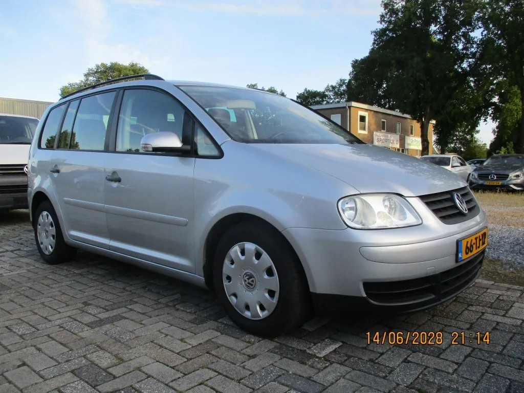 Volkswagen Touran (2007) — foto 1