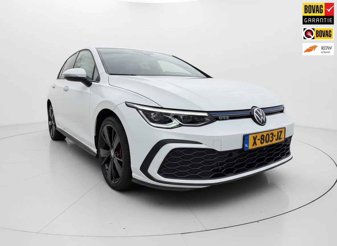 Volkswagen Golf (2021) — foto 1
