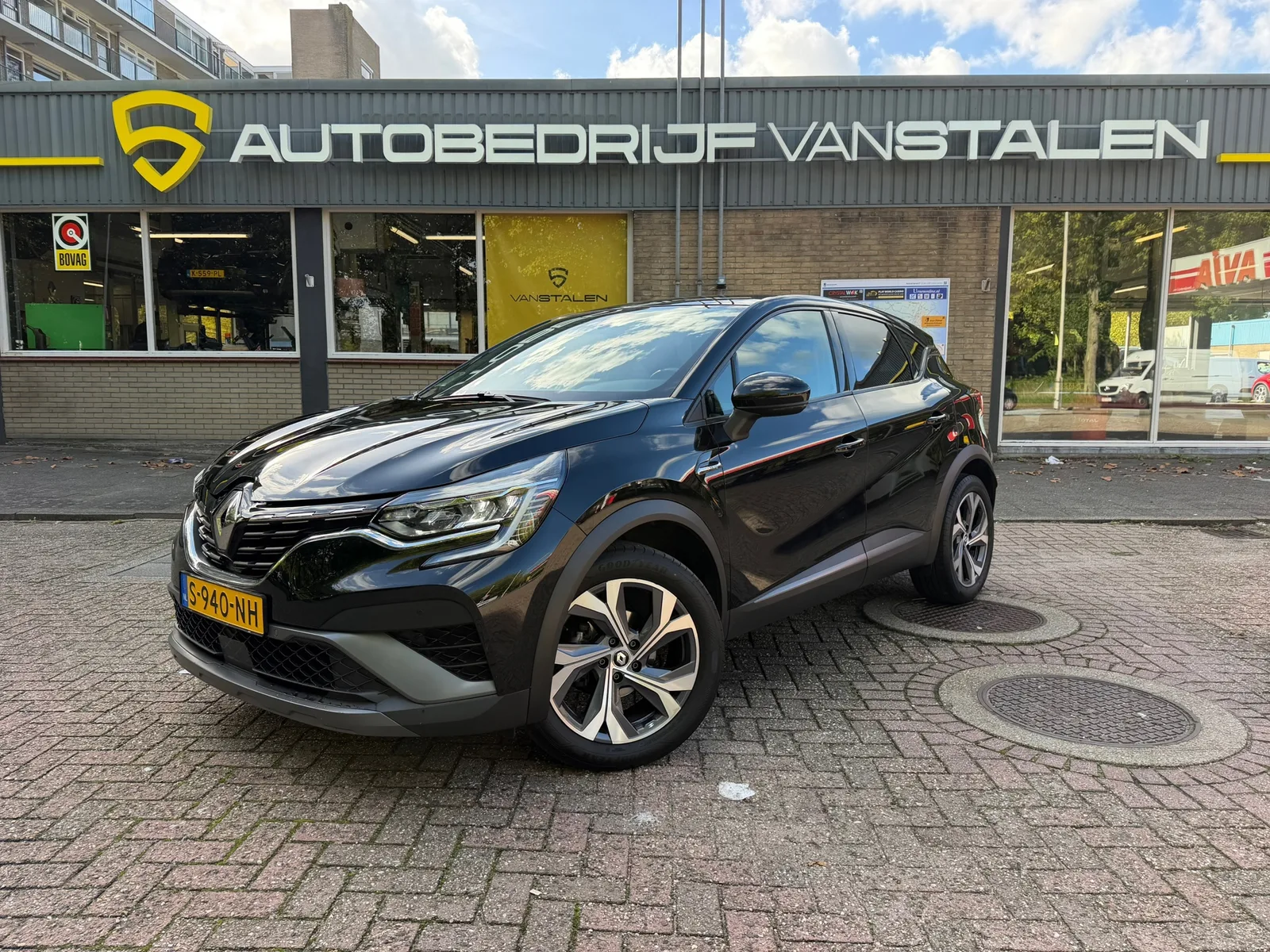 Renault Captur (2023) — foto 1