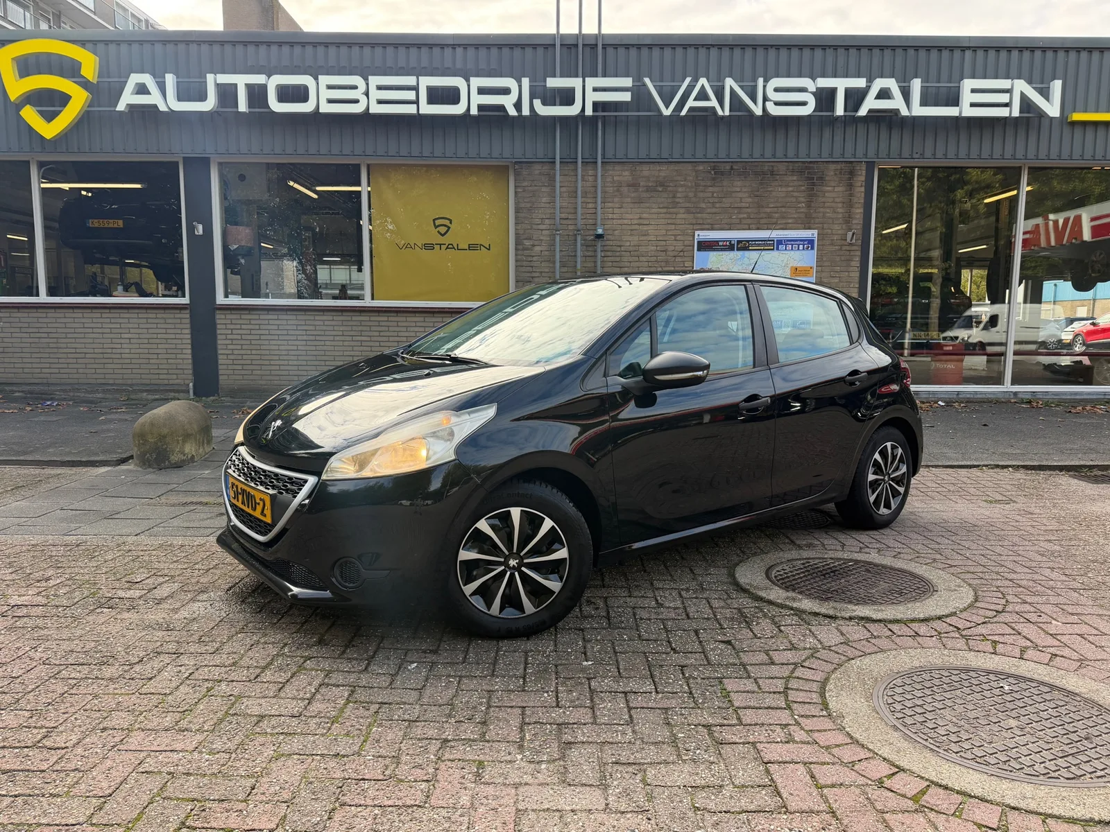 Peugeot 208 (2012) — foto 1