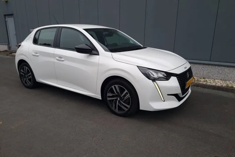 Peugeot 208 (2023)