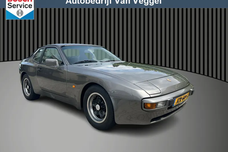 Porsche 944 (1984)