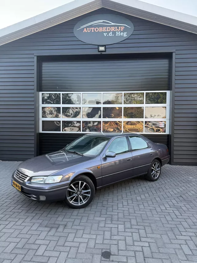Toyota Camry (1999) — foto 1