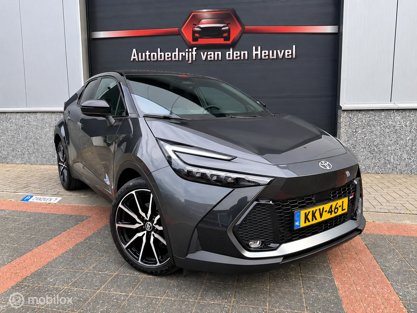 Toyota C-HR (2024) — foto 1