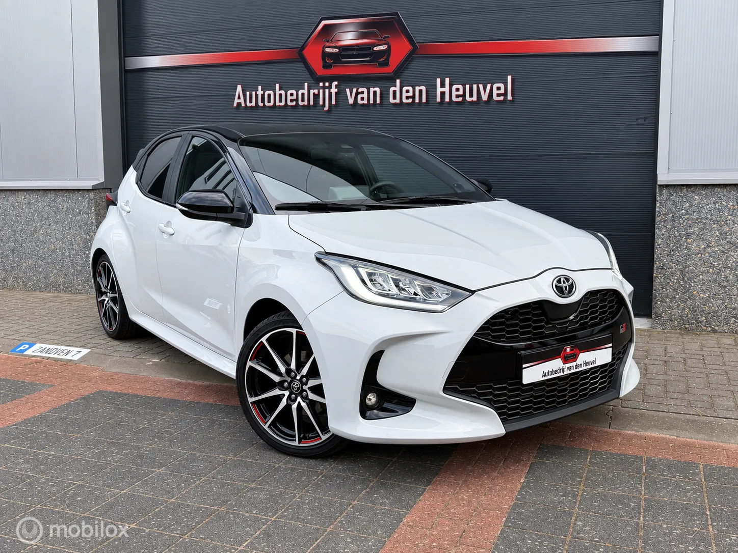 Toyota Yaris (2022) — foto 1