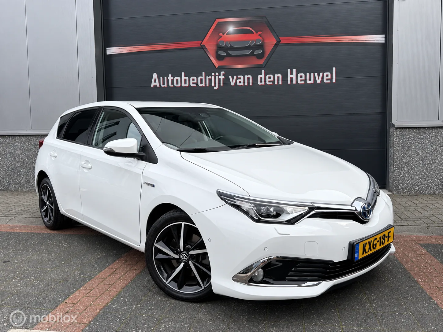 Toyota Auris (2017) — foto 1