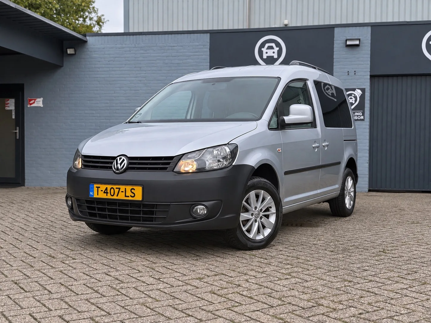 Volkswagen Caddy (2010) — foto 1