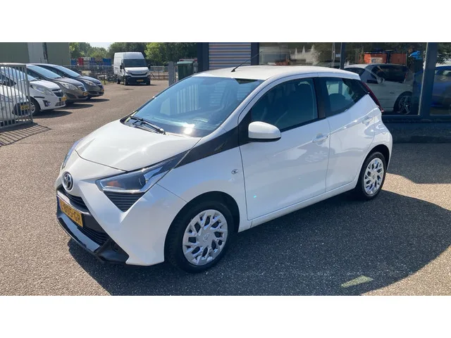 Toyota Aygo (2021) — foto 1