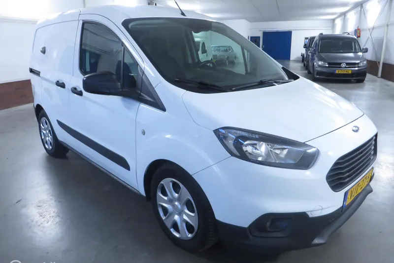 Ford Transit Courier (2021)