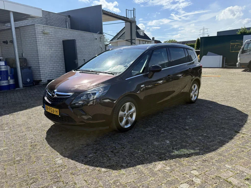 Opel Zafira (2016) — foto 1