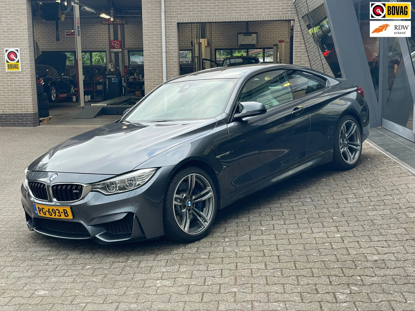 BMW M4 (2016) — foto 1