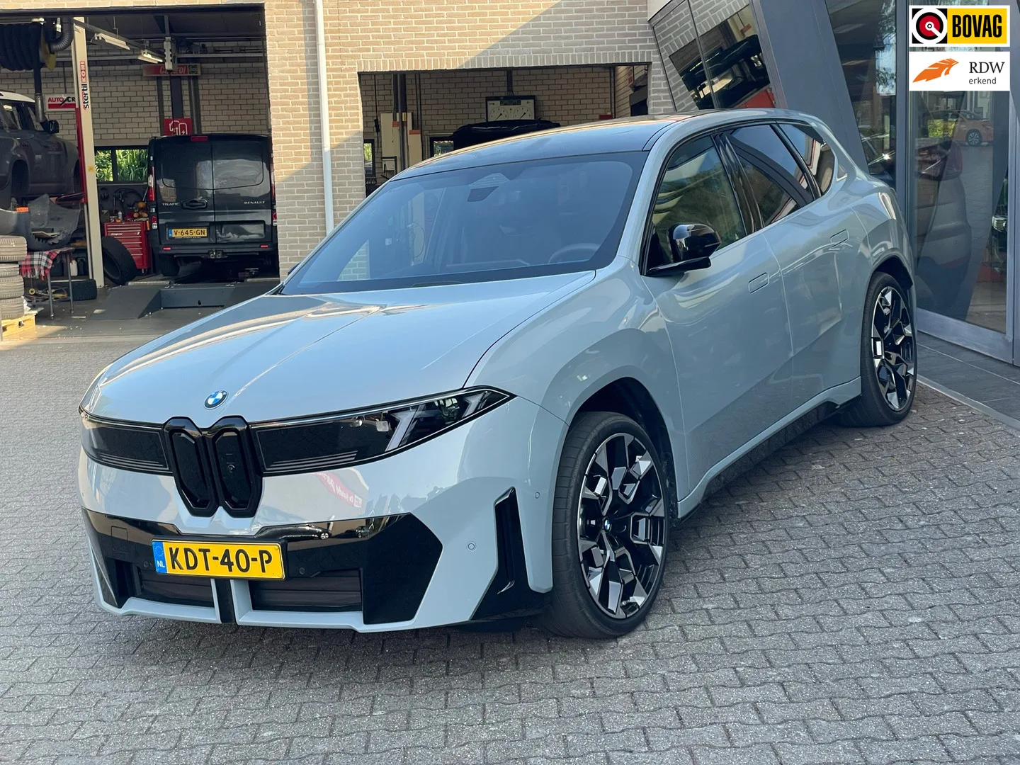 BMW iX3 (2026) — foto 1