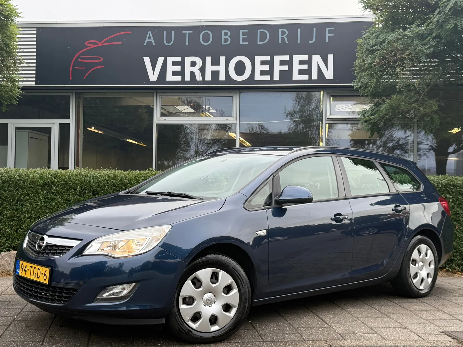 Opel Astra Sports Tourer (2012) — foto 1