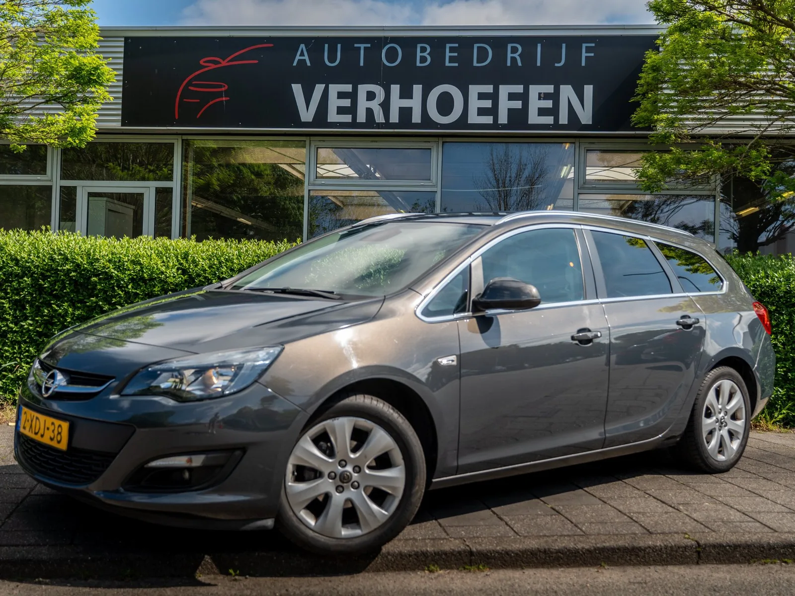 Opel Astra Sports Tourer (2014) — foto 1