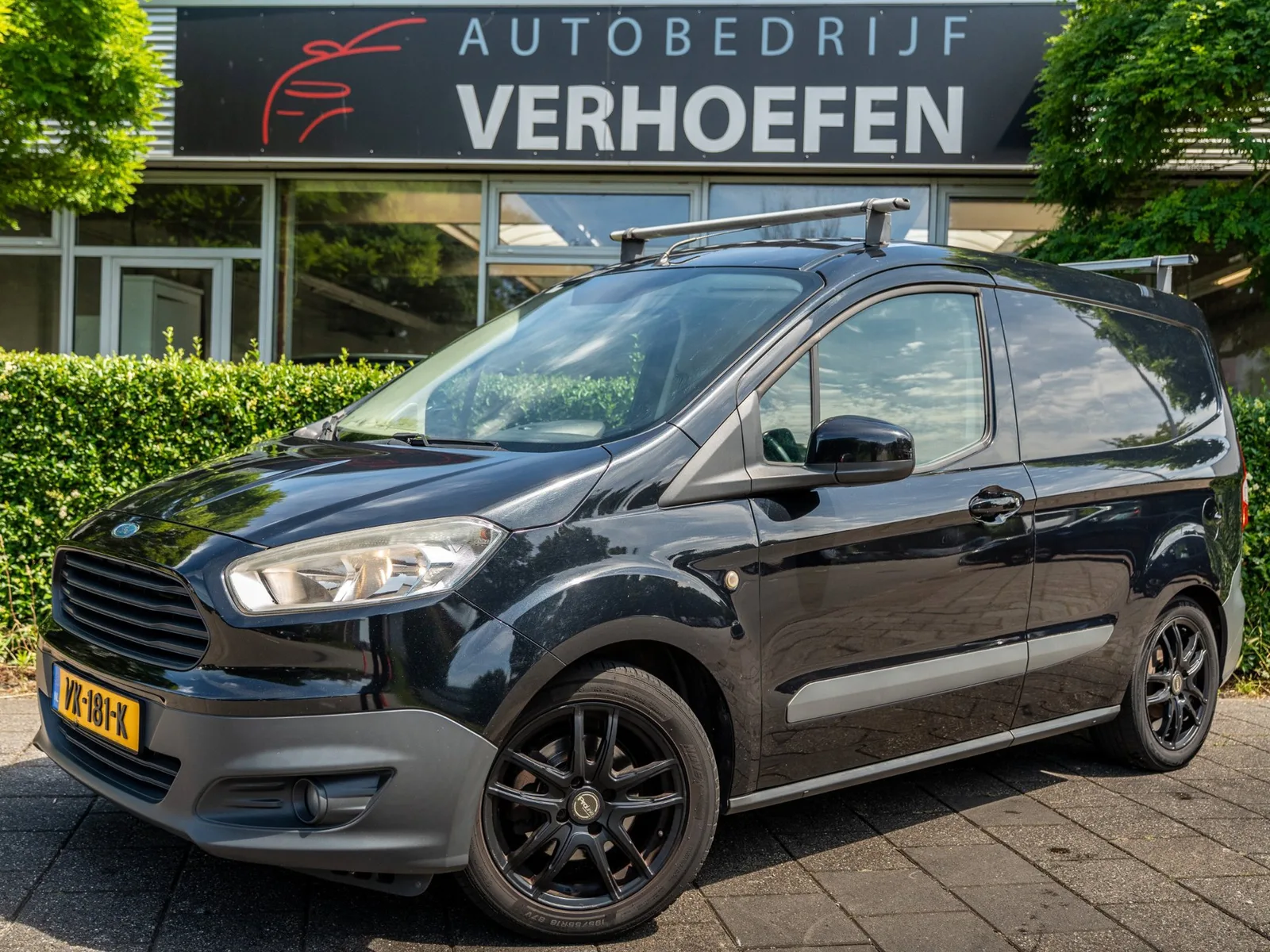 Ford Transit Courier (2014) — foto 1